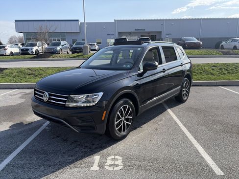 Used 2021 Volkswagen Tiguan SE image 2
