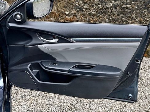 Used 2018 Honda Civic Touring image 21