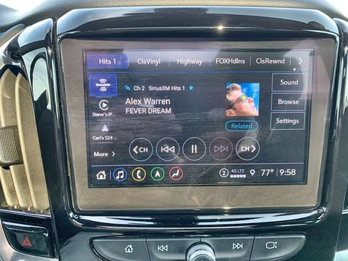 Used 2023 Chevrolet Traverse Premier FWD image 13