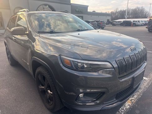 Used 2019 Jeep Cherokee Latitude Plus image 8