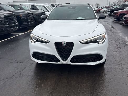 Used 2023 Alfa Romeo Stelvio Veloce image 2