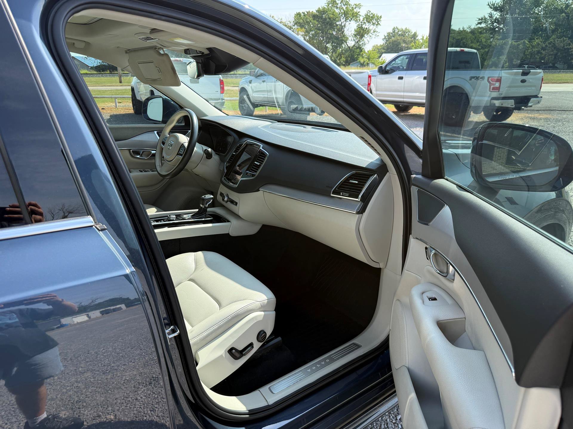 Used 2021 Volvo XC90 T5 Momentum w/ Advanced Package FWD image 17
