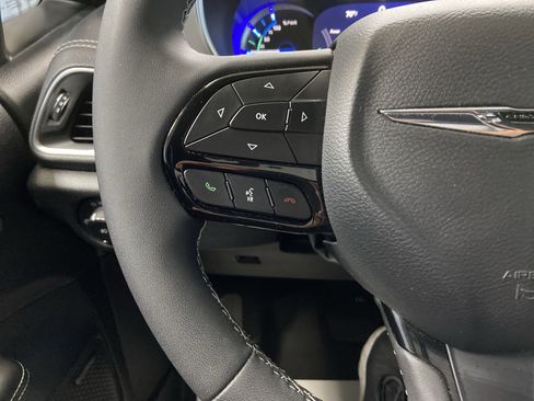 Used 2022 Chrysler Pacifica Limited w/ S Appearance Package image 21