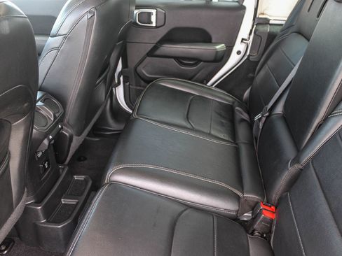 Used 2022 Jeep Wrangler Unlimited Sahara image 19