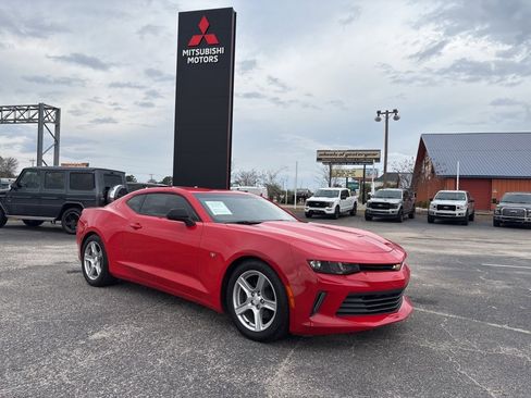 Used 2018 Chevrolet Camaro LT image 1