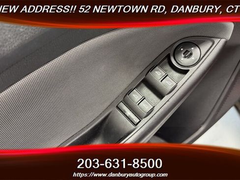Used 2014 Ford Focus SE w/ SE Winter Package FWD image 10