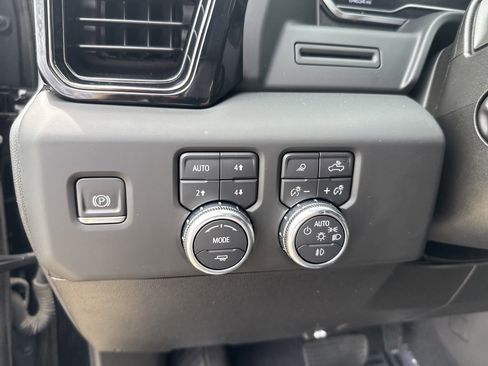 Used 2023 GMC Sierra 1500 AT4 w/ AT4 Premium Package image 17