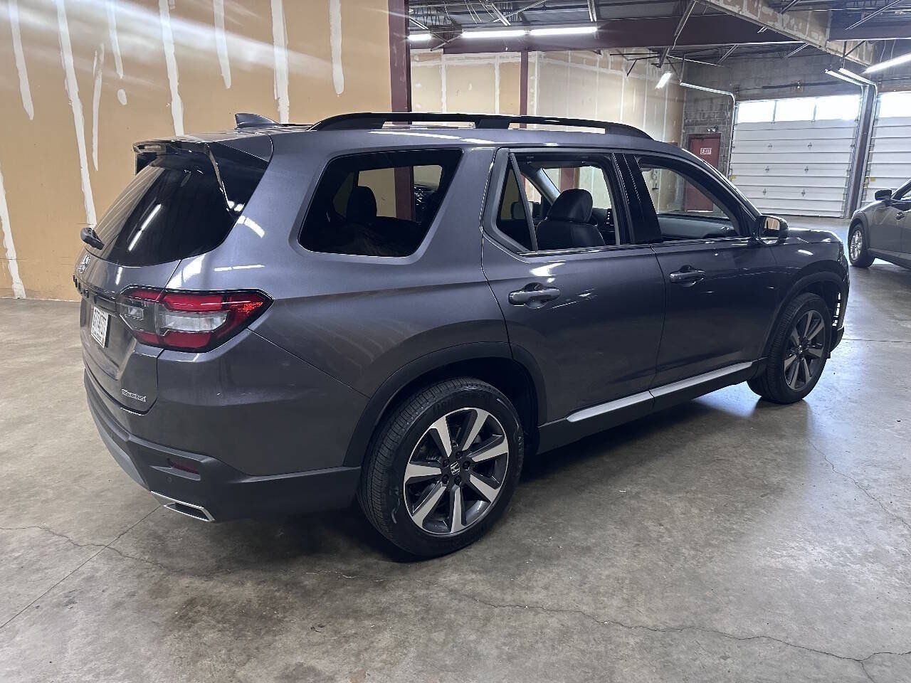Used 2023 Honda Pilot Touring image 3