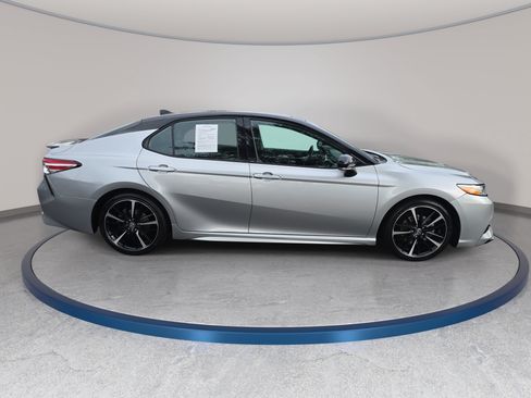 Used 2020 Toyota Camry XSE FWD image 4