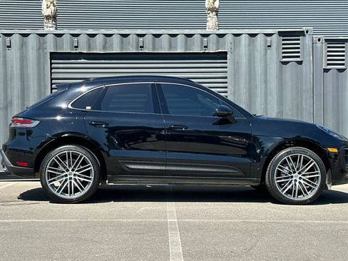 Certified 2023 Porsche Macan AWD/4WD image 9