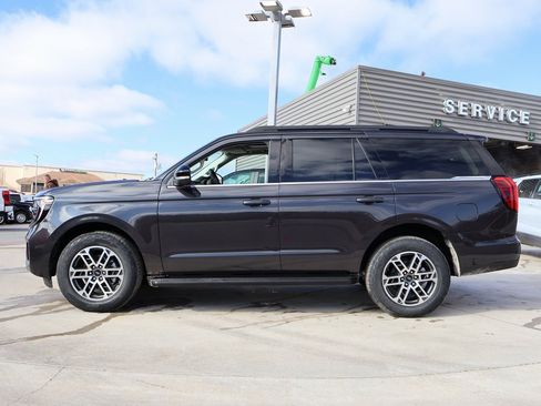 New 2025 Ford Expedition Active image 2