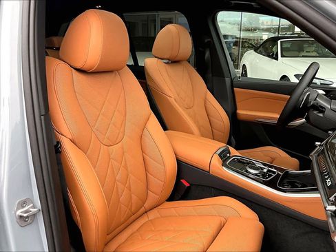 Used 2025 BMW X5 sDrive40i w/ M Sport Package image 8