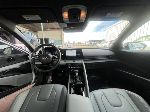 Used 2025 Hyundai Elantra Limited image 33