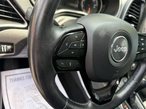 Used 2019 Jeep Cherokee Latitude Plus AWD/4WD image 23