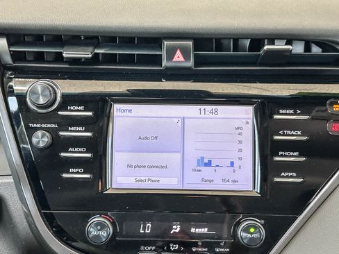 Used 2018 Toyota Camry SE FWD image 14