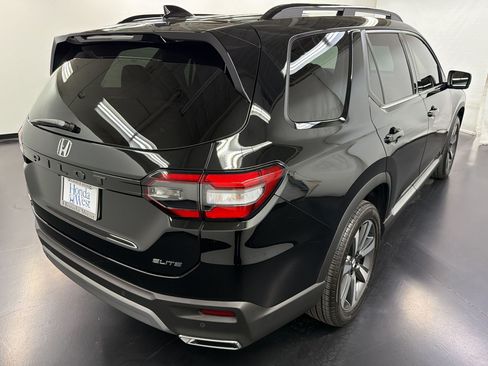Certified 2025 Honda Pilot Elite image 9