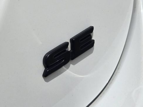 Used 2023 Toyota Camry SE FWD image 8