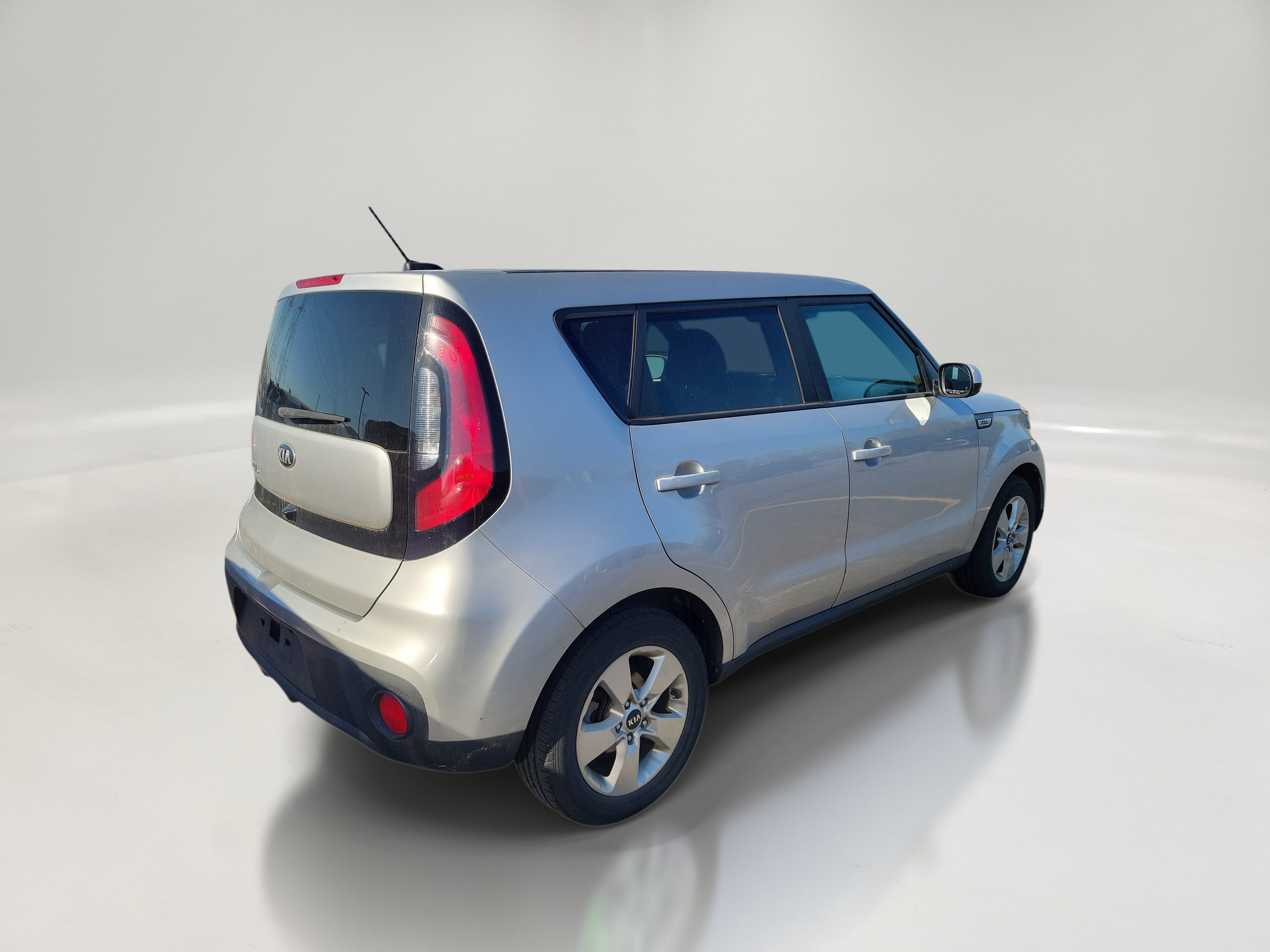 Used 2019 Kia Soul FWD image 3