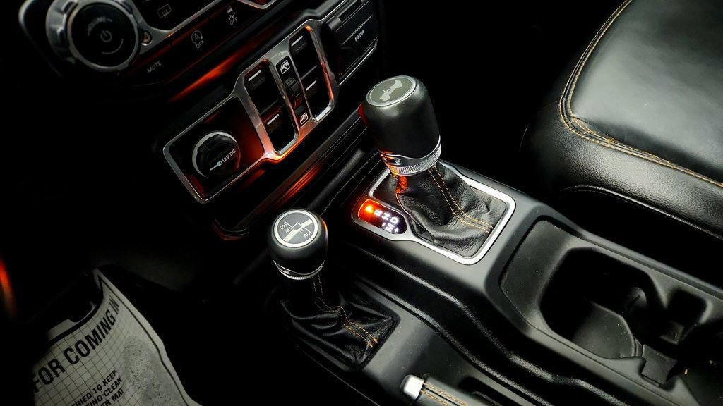 Used 2022 Jeep Wrangler Unlimited Sahara AWD/4WD image 15