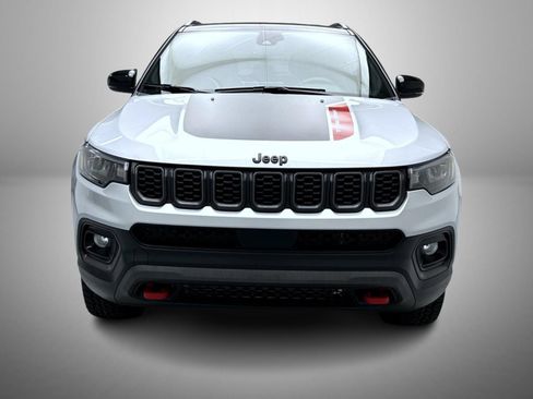 Used 2025 Jeep Compass Trailhawk AWD/4WD image 2