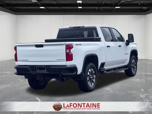 Used 2021 Chevrolet Silverado 2500 Custom w/ Custom Value Package image 5
