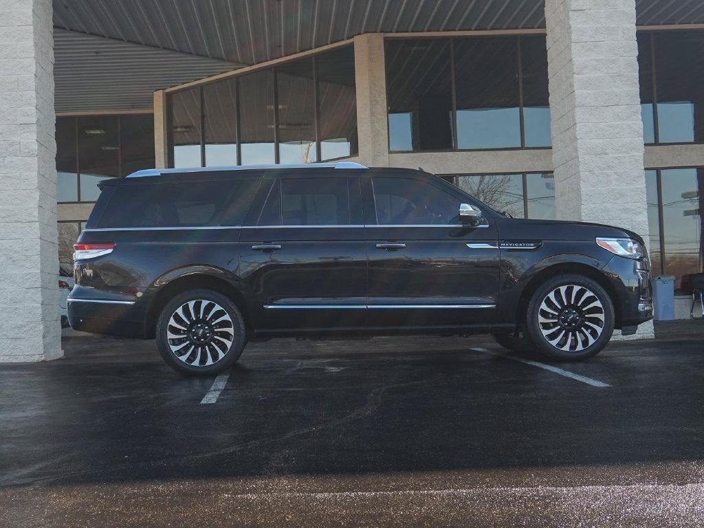 Used 2023 Lincoln Navigator L Black Label AWD/4WD image 2