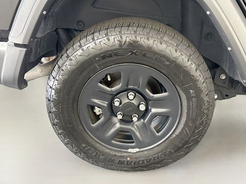 Used 2024 Jeep Wrangler Sport image 33