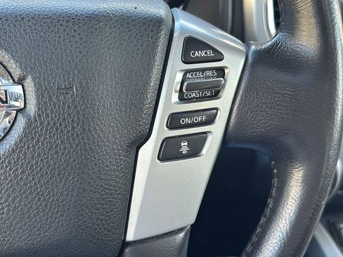 Used 2020 Nissan Titan SL w/ Moonroof Package image 28