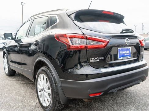 Used 2022 Nissan Rogue Sport SV w/ Technology Package image 8