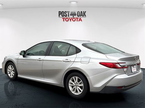 Used 2025 Toyota Camry LE image 5