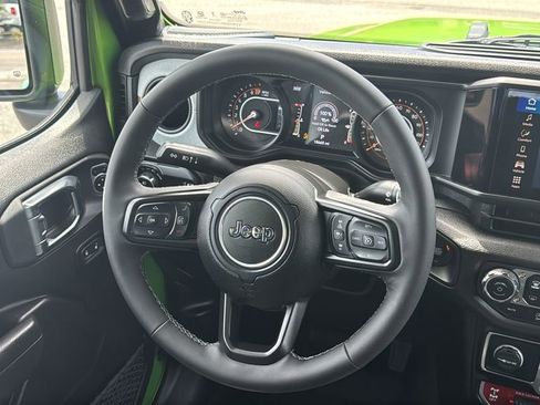 Used 2025 Jeep Gladiator Sport AWD/4WD image 24