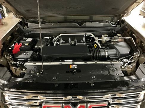 Used 2024 GMC Canyon Denali image 22