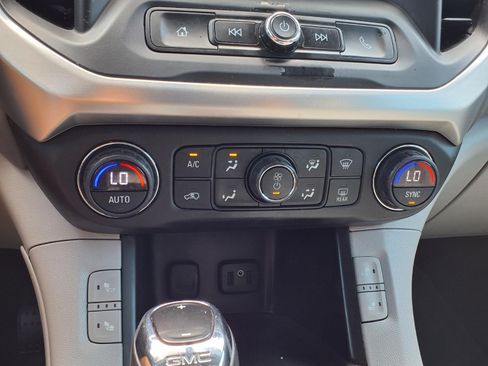Used 2018 GMC Acadia SLE FWD image 20