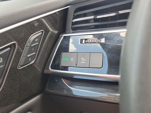 Used 2025 Audi Q8 Premium Plus w/ Premium Plus Package AWD/4WD image 19