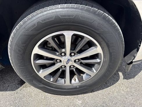 Used 2018 Ford Expedition XLT w/ Equipment Group 202A RWD image 8