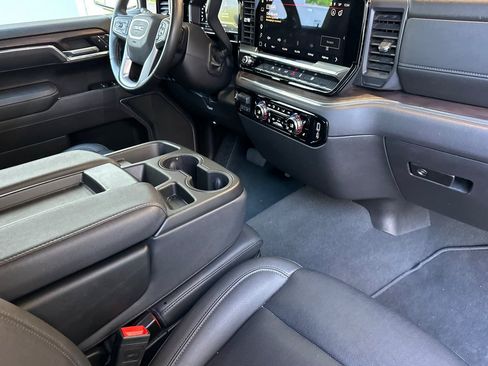 Used 2025 GMC Sierra 1500 SLT AWD/4WD image 17