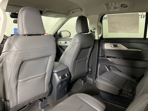 New 2025 Ford Explorer Active w/ Active Comfort Package image 15