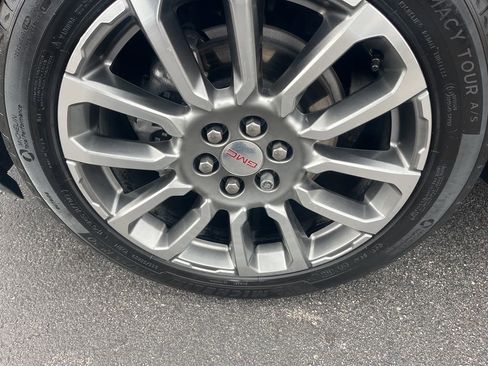 Used 2021 GMC Acadia Denali w/ Denali Ultimate Package image 9