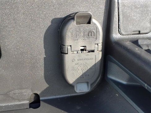 Used 2022 RAM 1500 Laramie AWD/4WD image 12