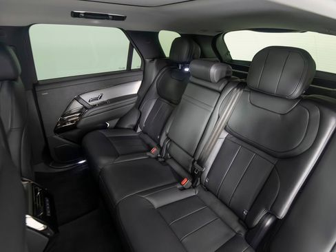 Used 2024 Land Rover Range Rover Sport SE AWD/4WD image 35