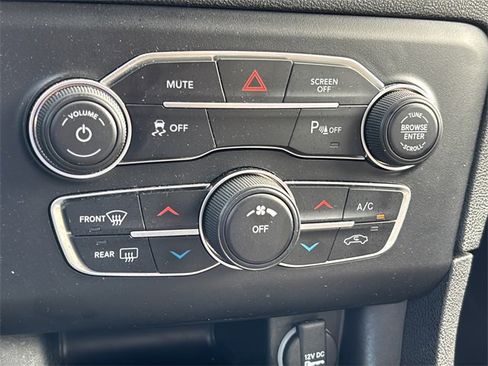 Certified 2023 Dodge Charger SXT image 31