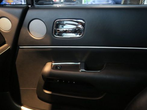 Used 2016 Rolls-Royce Dawn image 23