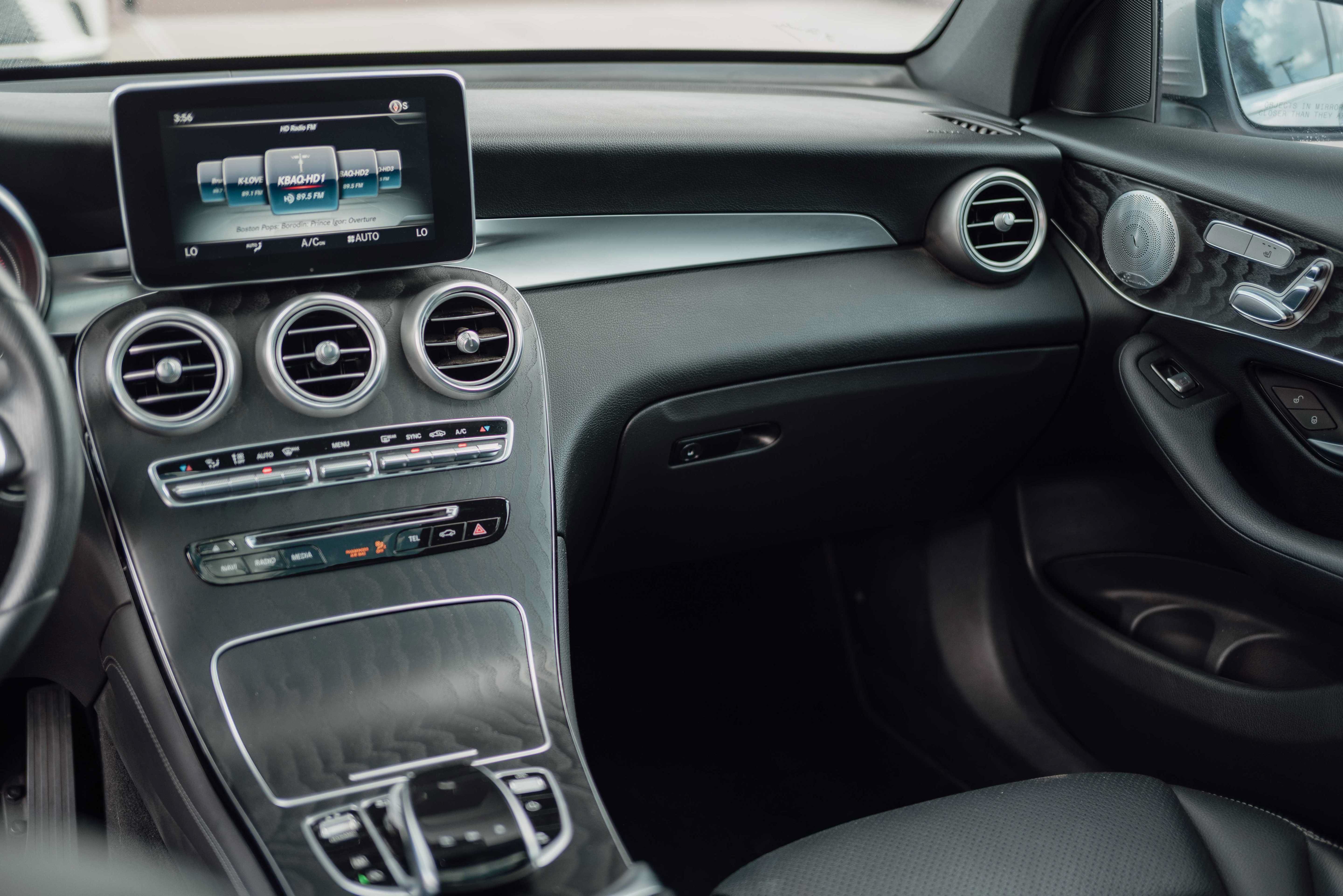 Used 2017 Mercedes-Benz GLC 300 w/ Premium 2 Package image 9