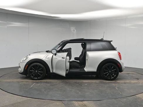 Used 2018 MINI Cooper S image 36