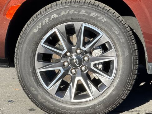 Used 2022 Chevrolet Tahoe Z71 w/ Off-Road Capability Package image 42