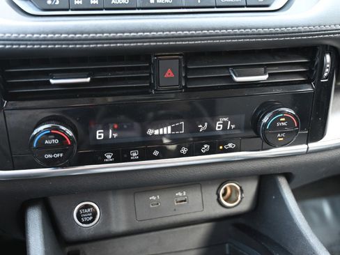 Used 2021 Nissan Rogue SV image 24