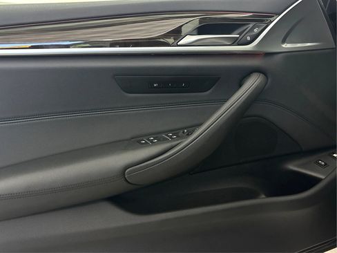 Used 2018 BMW 530e xDrive image 26