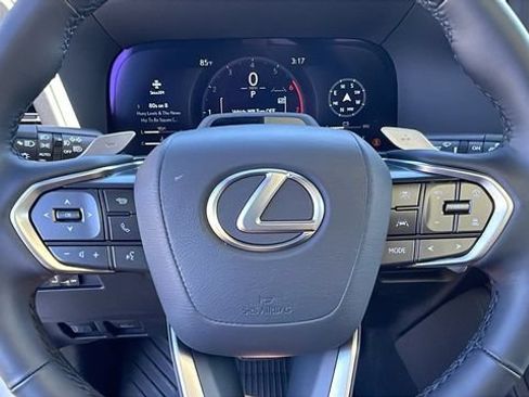 Used 2025 Lexus GX 550 w/ Accessory Package (31) AWD/4WD image 22