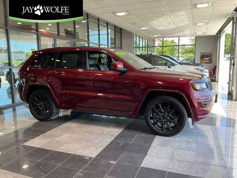 Used 2020 Jeep Grand Cherokee Altitude AWD/4WD image 1
