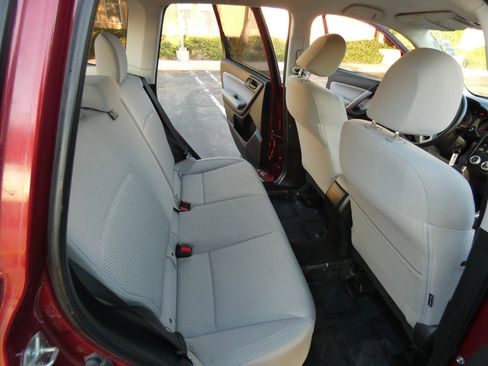 Used 2018 Subaru Forester 2.5i w/ Alloy Wheel Package image 37